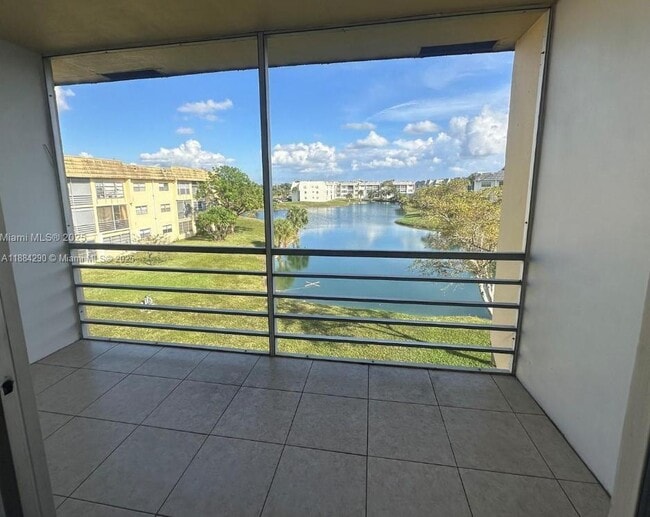 Building Photo - 8400 Sunrise Lakes Blvd Unit 310 Rental