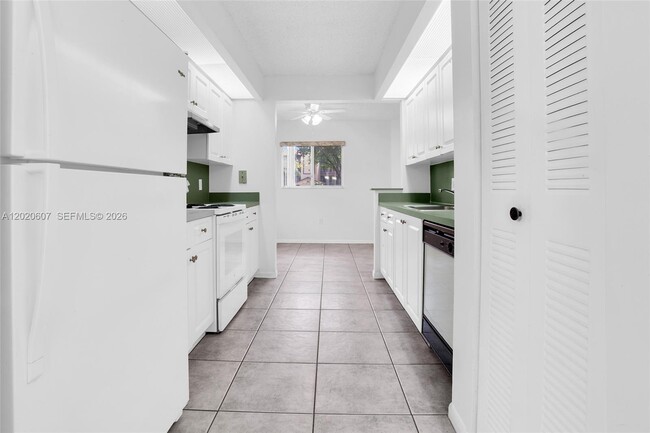 Photo - 900 SW 142nd Ave Unidad 115L