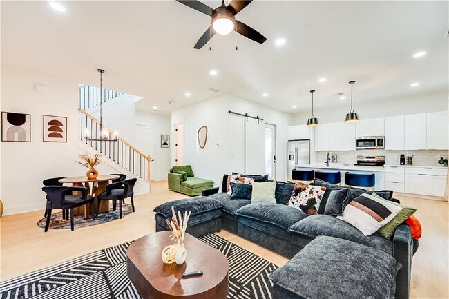 Photo - 1239 Plaza Ave SW