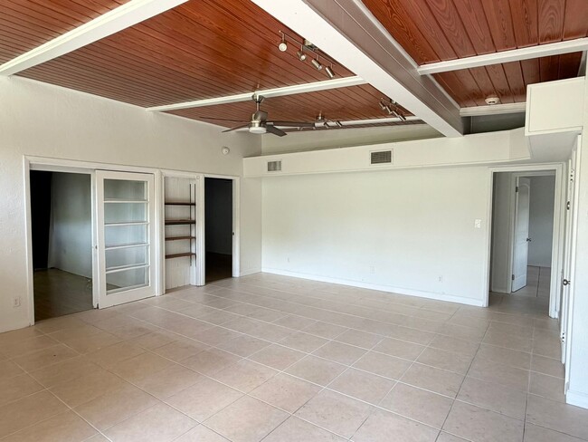 Photo - 1227 Country Club Dr