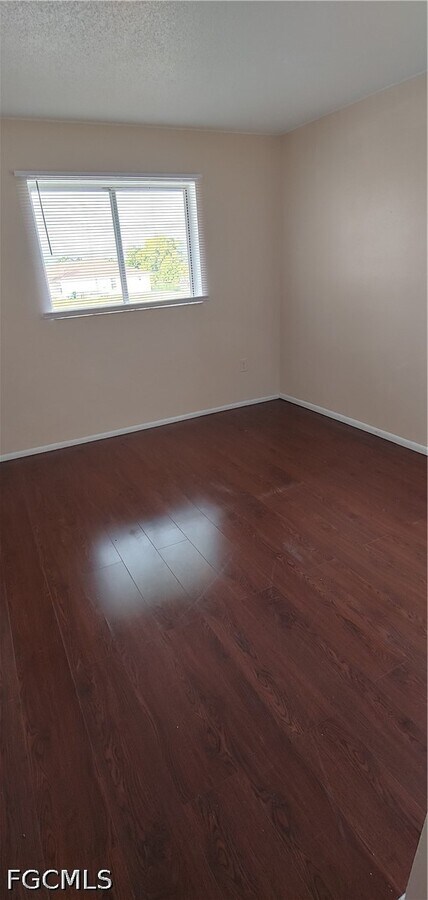 Photo - 723 SE 10th St