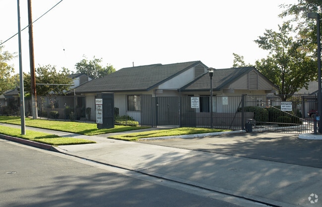 Mono Hilltop Manor Senior Apartments - Mono Hilltop Manor Senior Apartments
