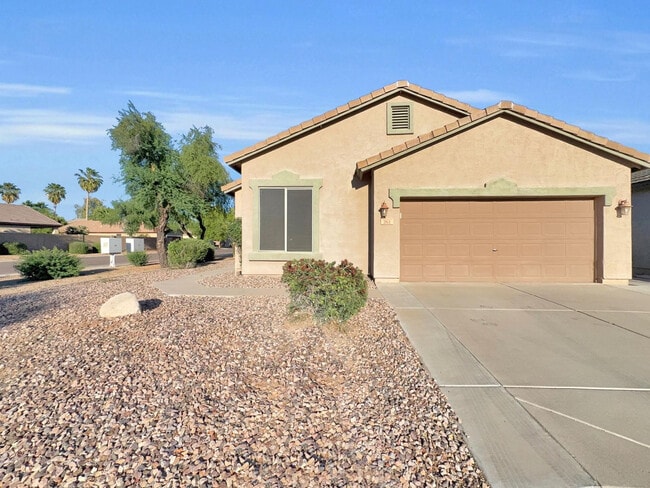 Building Photo - 261 N Nash Way