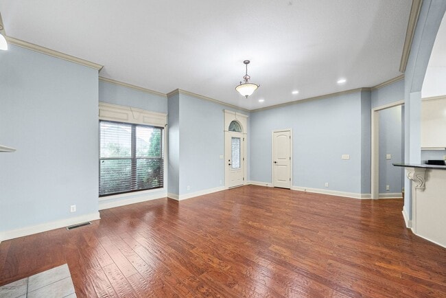 Photo - 3 Bedroom 2 Bath Pet Friendly Home For Rent!