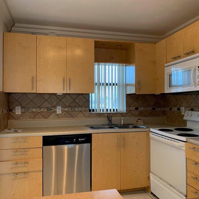 Photo - 9355 SW 8th St Unidad 208