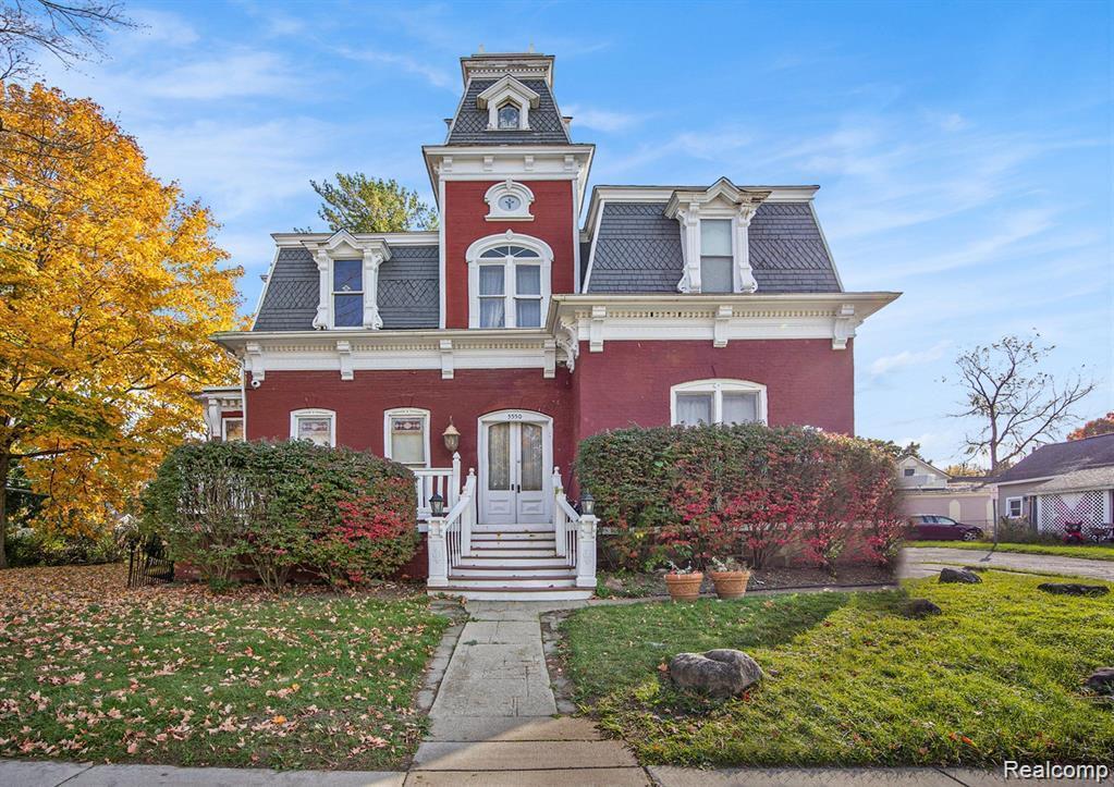 Photo - 5550 Main St