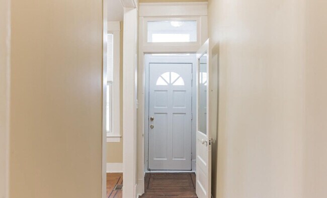 Building Photo - 3014 Clifton Park Terrace Rental