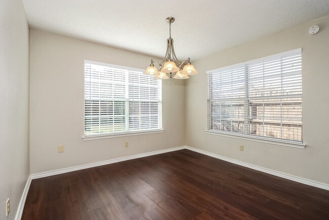 Photo - 2418 Bennington Dr