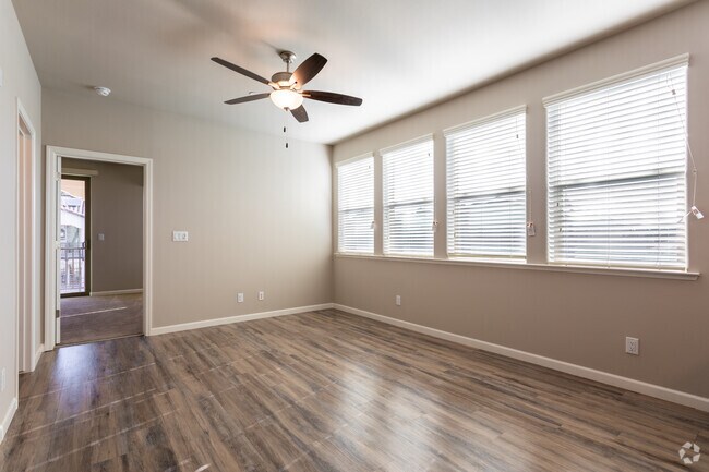 1BD, 1BA - Living Room - 525 San Jose