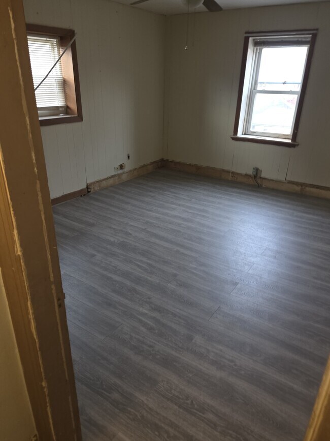 Photo - 155 Thomas St