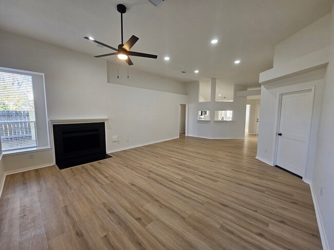 Photo - 3102 Great Lakes Ave