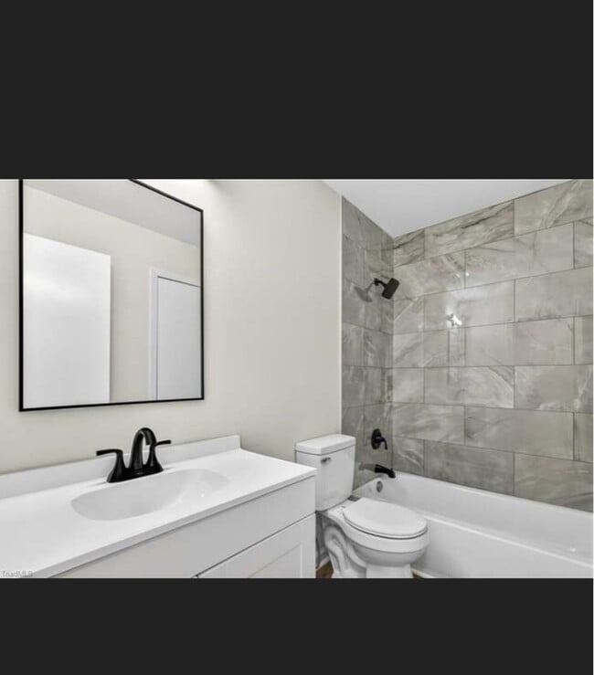 Photo - 2204 Dulaire Rd