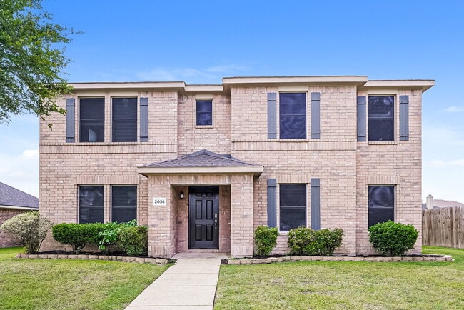 Building Photo - 2036 Silverado Dr