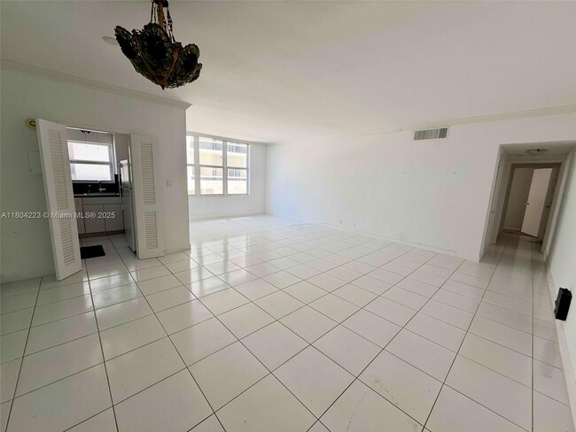 Photo - 4747 Collins Ave Unit 207