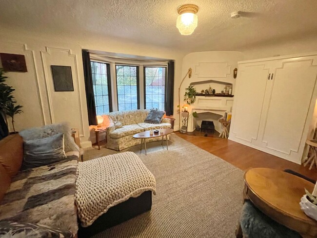 Photo - Art Deco Corner Unit Unit 208