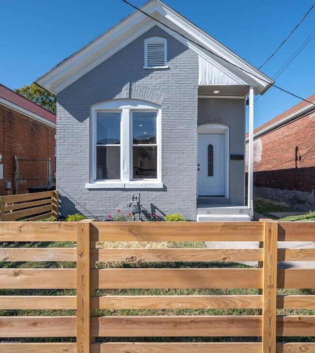 Building Photo - Large 4 Bedroom 4 Bath Charming home in Butchertown WITH BASEMENT