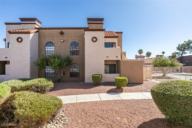 Photo - 2963 Juniper Hills Blvd Unidad 204