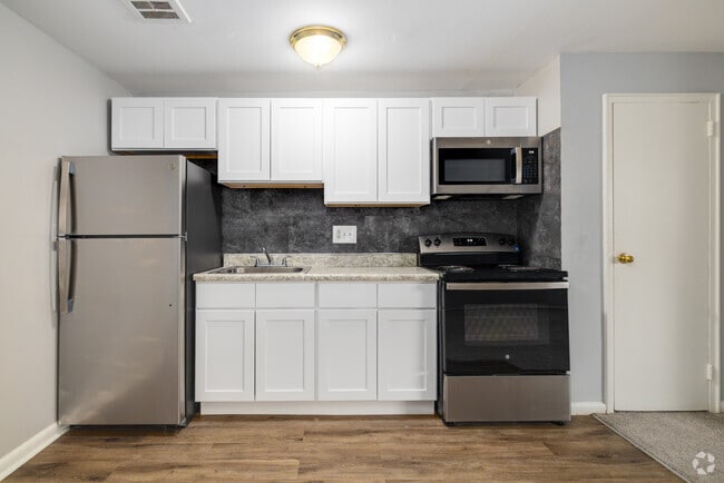 1BR, 1BA - 695SF - Kitchen