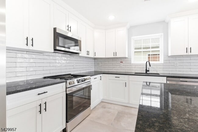 Building Photo - 129 Mt Pleasant Ave Unit 3
