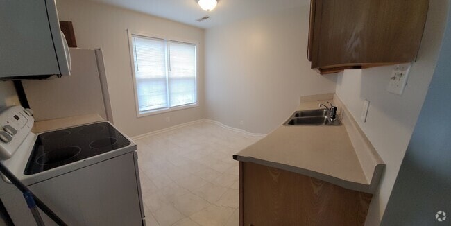 Building Photo - 5459 Old Thomasville Rd Unit Apt A