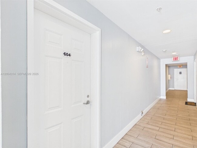Photo - 425 NE 30th St Unit 604