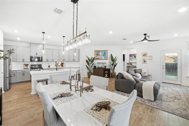 Photo - 517 Lady Swiss Ln