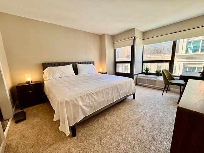 Photo - 30 E Huron St Unit 907