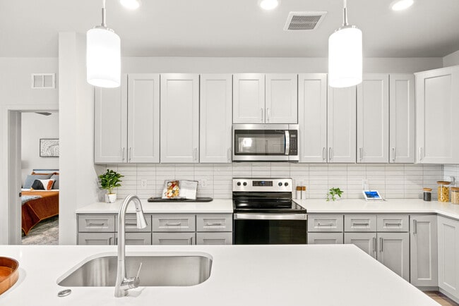 Photo - James Run Apartments