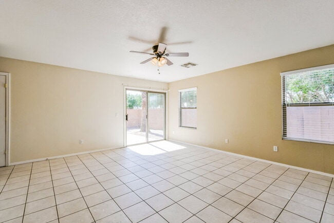 Photo - 2200 E Spruce Dr