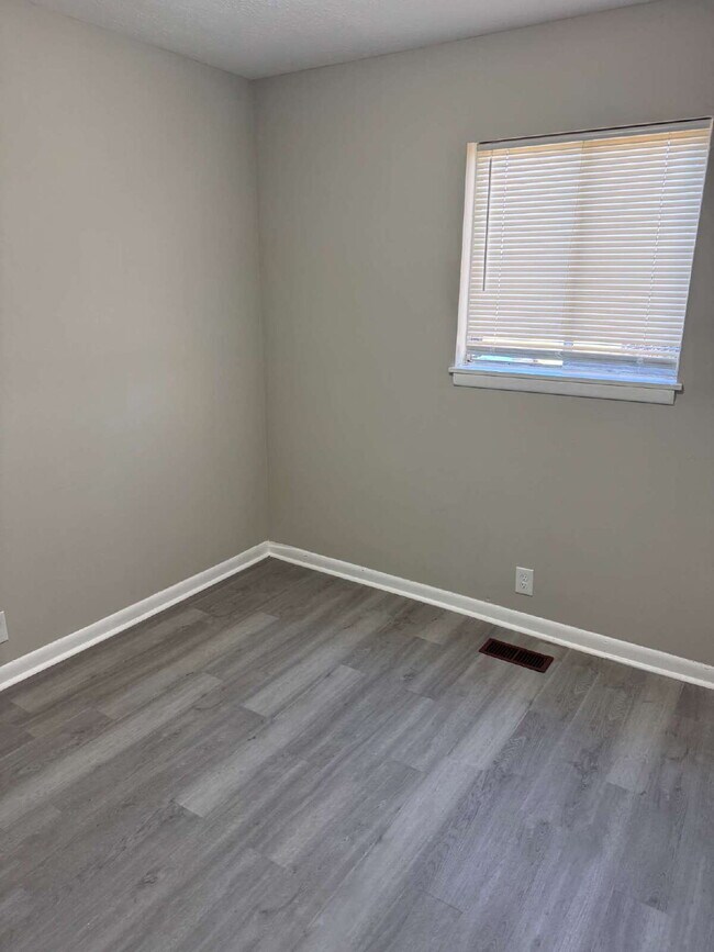 Photo - 120 Woodland Dr