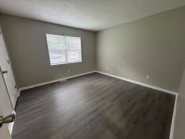 Photo - 802 British Wood Dr SW