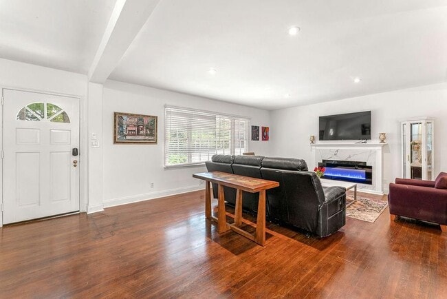 Photo - 1131 Custer Ave SE