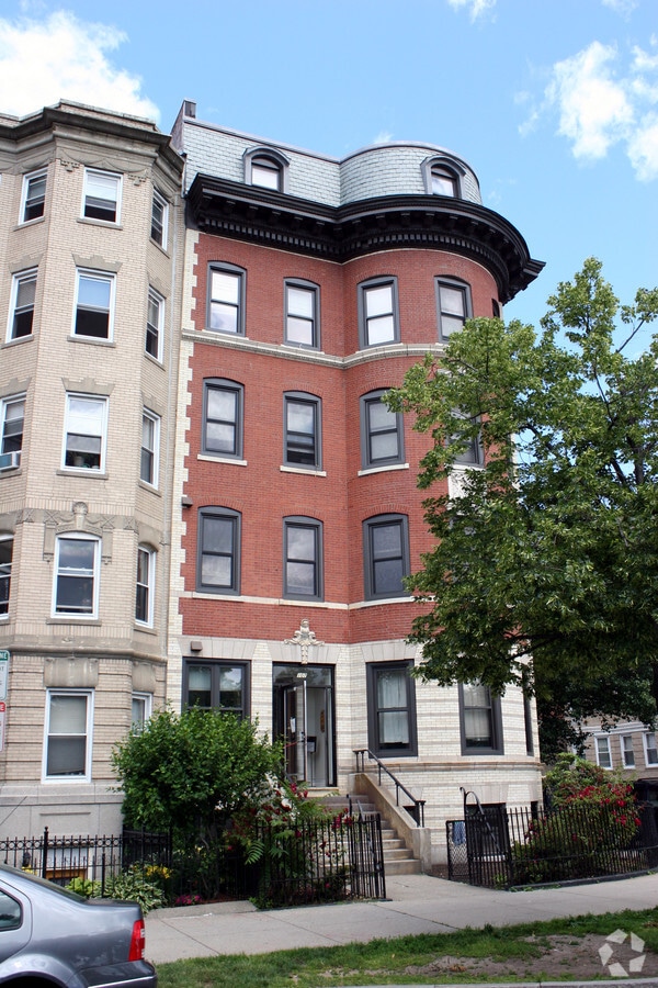 Primary Photo - 107 Park Dr