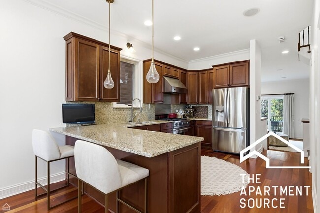 Building Photo - 952 N Racine Ave