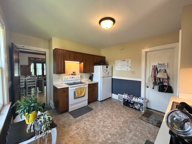 Kitchen - 3014 S 48th St