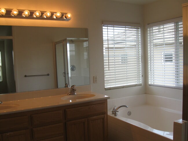 Photo - 1742 Dunsmuir Way