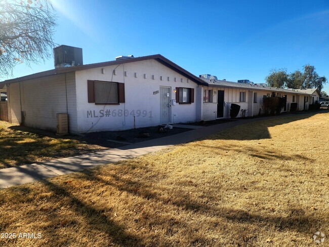 Building Photo - 7122 W Wolf St Rental