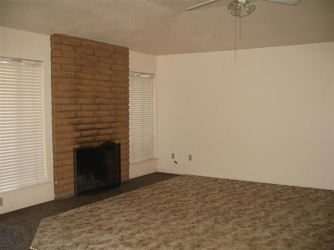 Photo - 5707 N Valentine Ave