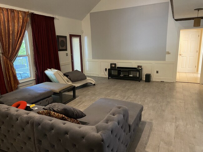 Photo - Room in House on Lilburn Stone Mountain Rd