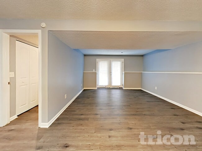 Photo - 111 Woodspur Rd