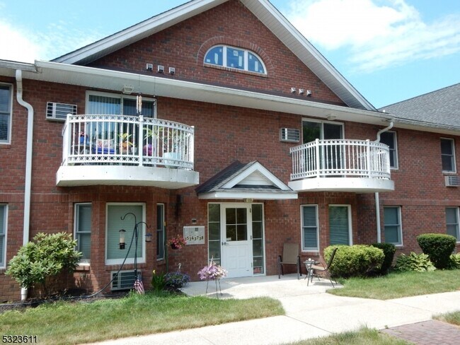 Photo - 28 Jane Dr Unit 28