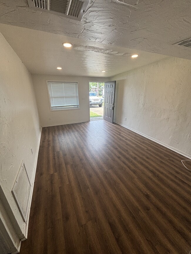 Photo - 2219 Belle Vue Way