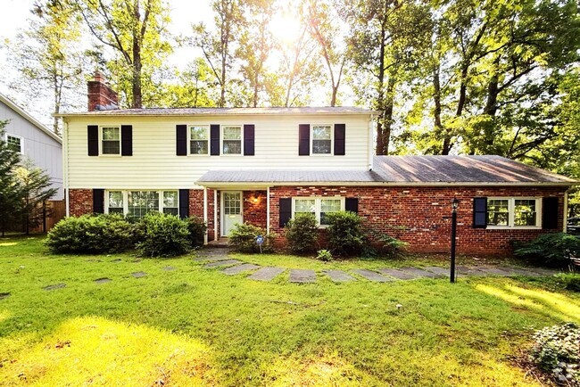 Building Photo - Renovated 4 Bed, 2.5 Bath in Wyngate WITH ... Rental