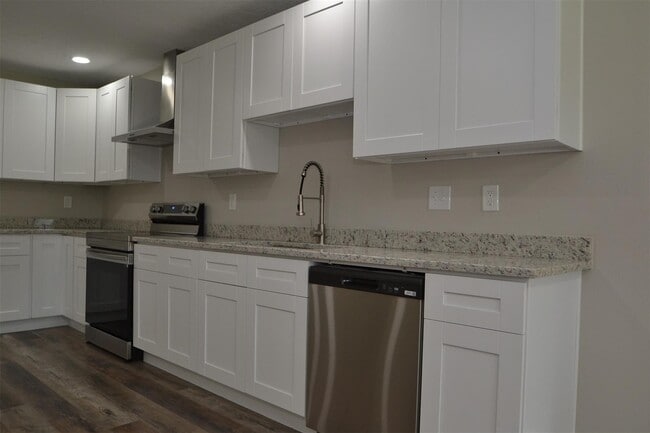 Photo - 731 James St