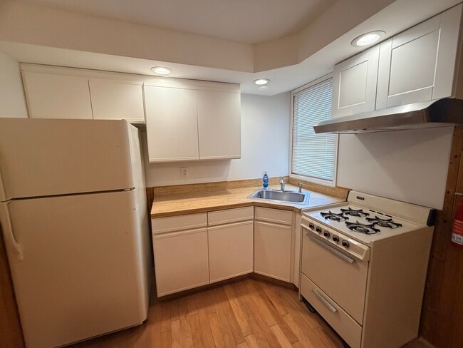 Photo - 44 W 7th St Unit 1F