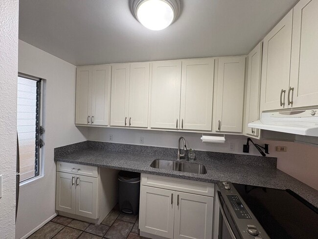 Photo - Pet friendly! 2 bedrooms, 1.5 bath, 1 park...