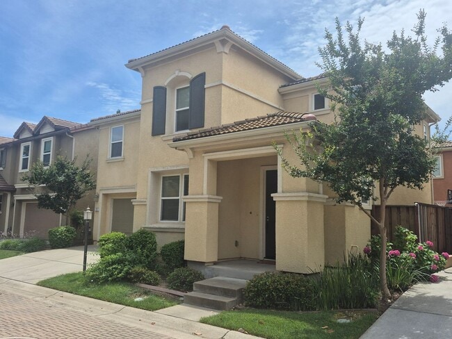 Photo - Charming 3 bed 2.5 bath in The Hamptons Natomas Community.