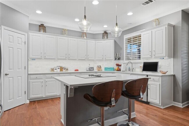 Photo - 1737 Kinsmon Cove