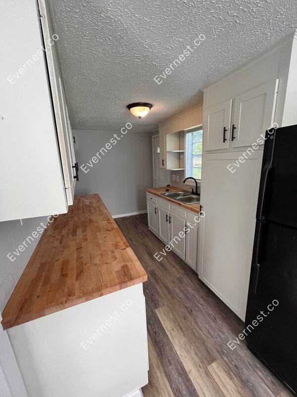 Photo - 1213 Deeb St