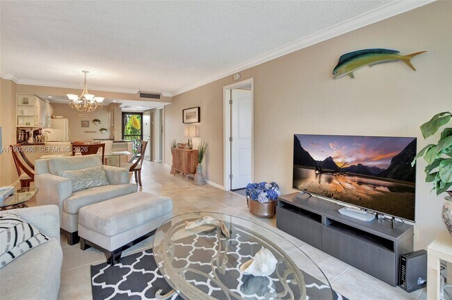 Photo - 14 Royal Palm Way Unidad 303